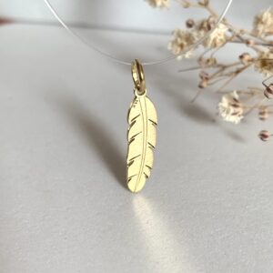 Dije pluma oro 18k