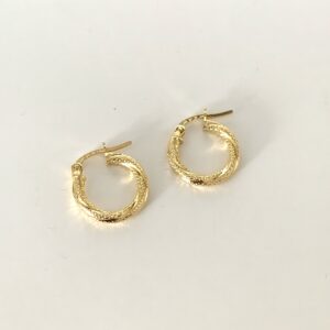 Aretes argolla entorchada pequeño oro 18k