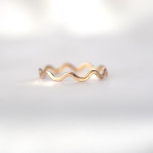 Anillo ondeado oro 18k