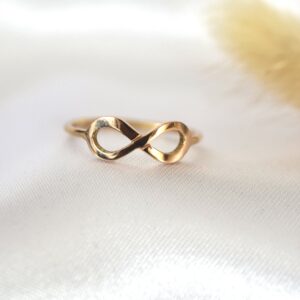 Anillo infinito oro 18k
